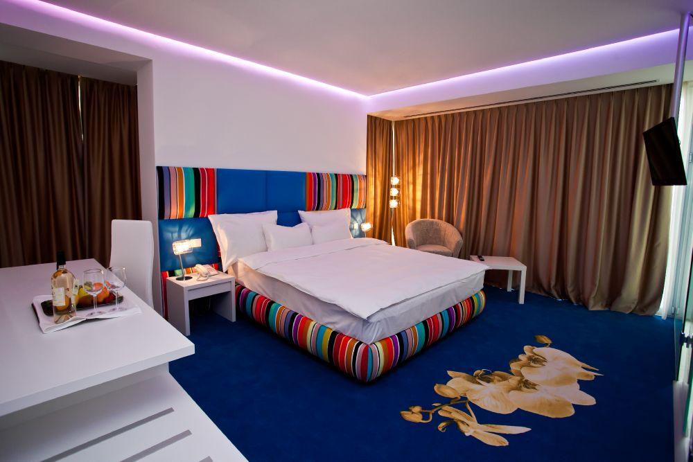 Marshal Garden Hotel Bukares Bagian luar foto A room at the hotel