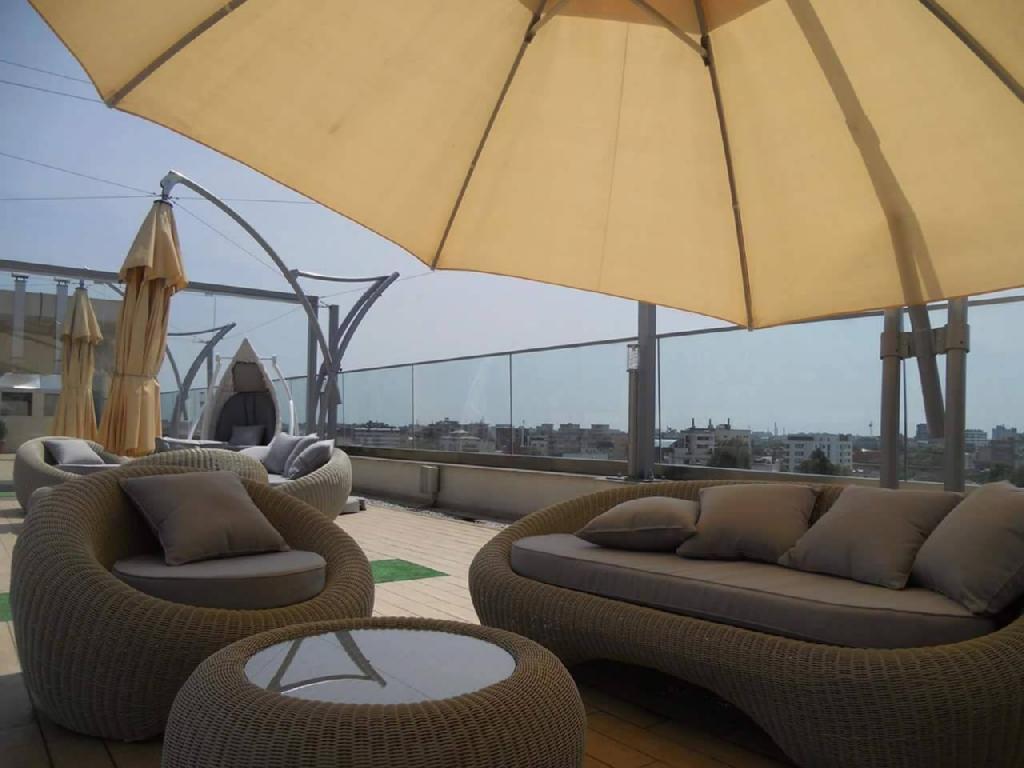 Marshal Garden Hotel Bukares Bagian luar foto The Sky Bar