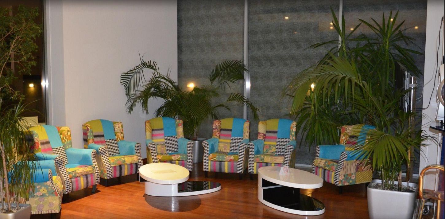 Marshal Garden Hotel Bukares Bagian luar foto Interior of the airport