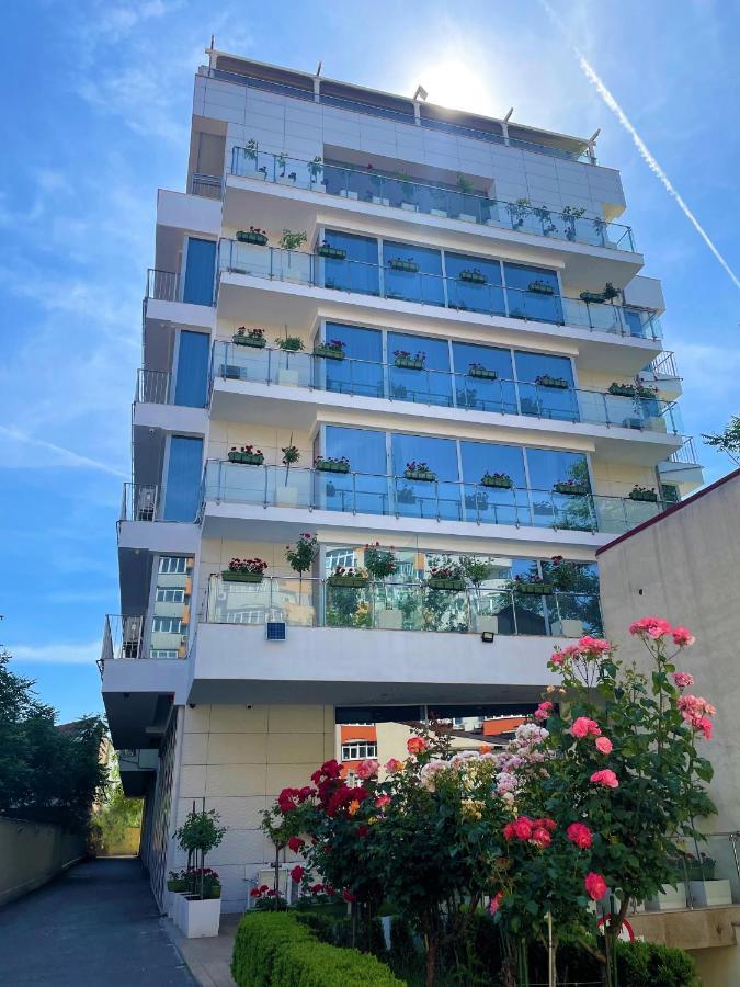 Marshal Garden Hotel Bukares Bagian luar foto The building of the Embassy of the Republic of Korea in Belgrade