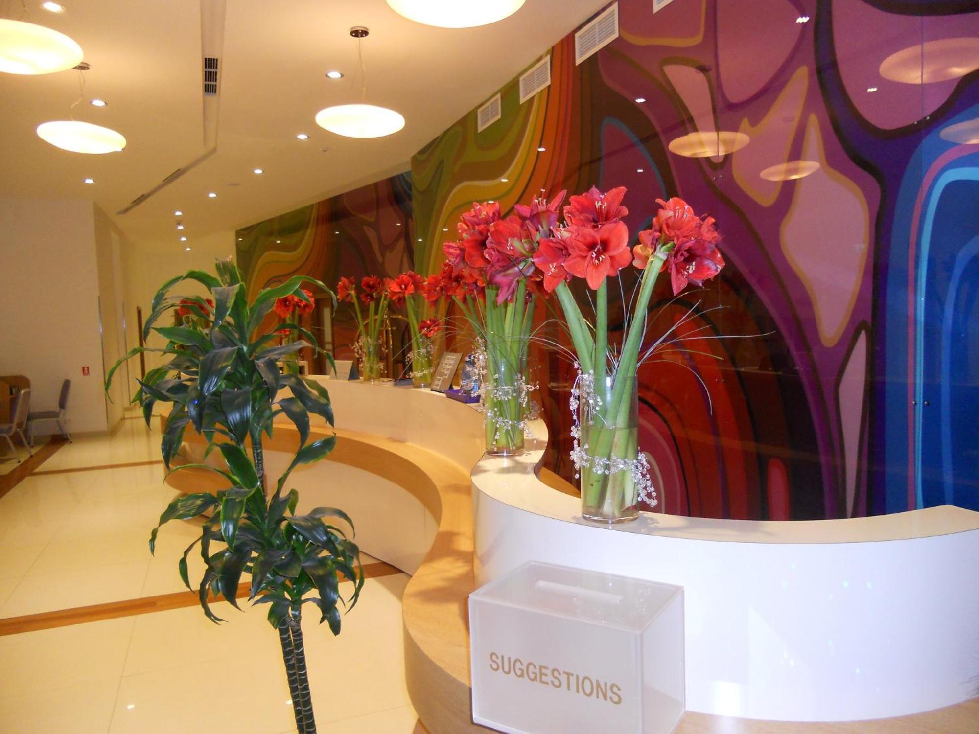 Marshal Garden Hotel Bukares Bagian luar foto Reception desk at the hotel
