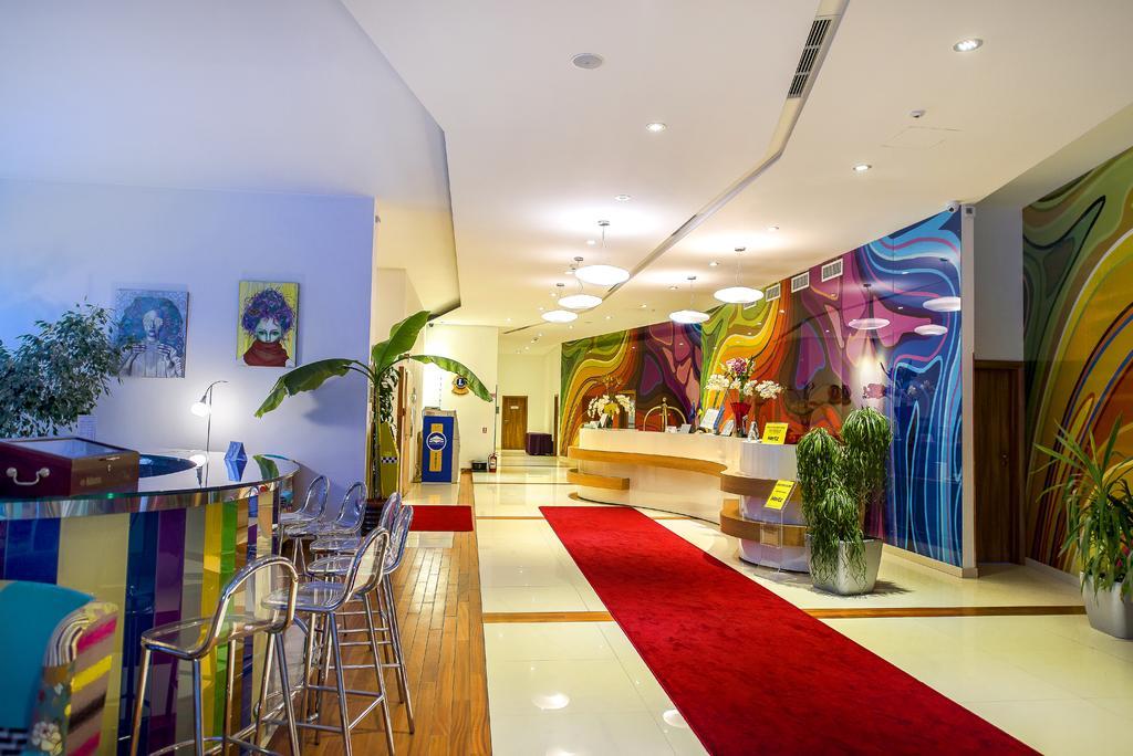 Marshal Garden Hotel Bukares Bagian luar foto Lobby