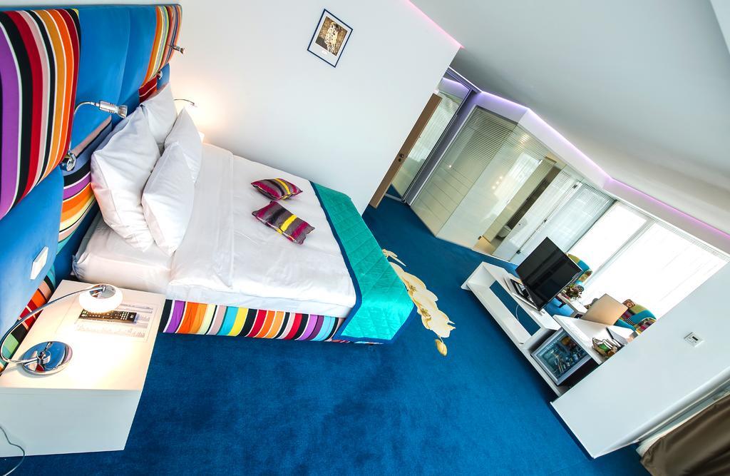 Marshal Garden Hotel Bukares Bagian luar foto