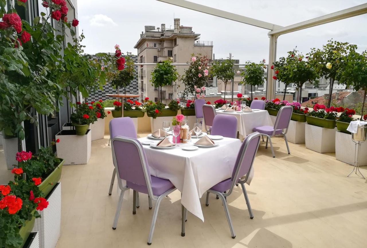 Marshal Garden Hotel Bukares Bagian luar foto The Terrace at The Ivy