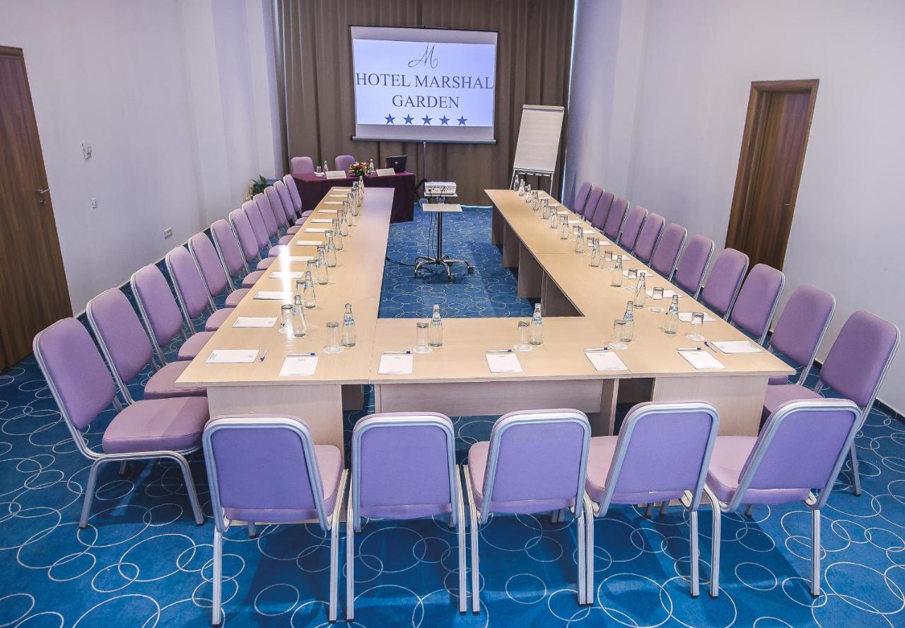 Marshal Garden Hotel Bukares Bagian luar foto U-shaped table layout
